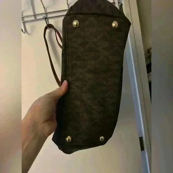 Michael Kors jet set east west signature bag gold detail brown and gold - Picture 5 of 6